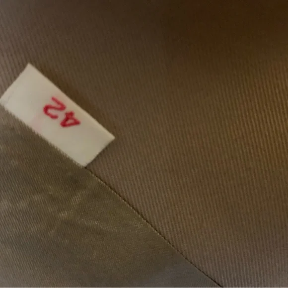 Holt Renfrew Men’s Classic Tan OverCoat - size 42 (L) - Picture 7 of 9